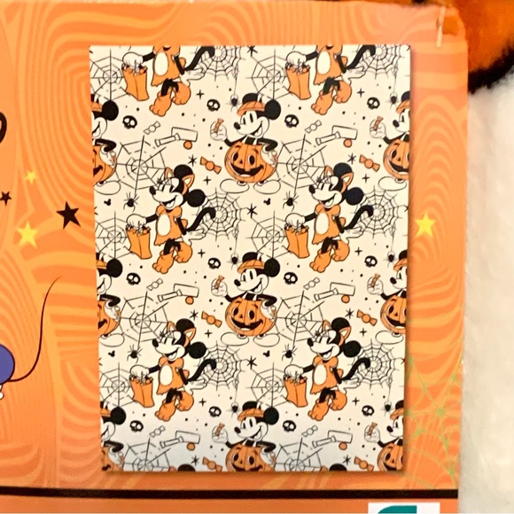 Vintage Style Minnie & Mickey Mouse 50” x 70” Plush Halloween Throw Blanket - Picture 5 of 11